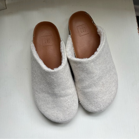 Gap Slip-On Clogs Off-White Size 8 - Picture 3 of 6